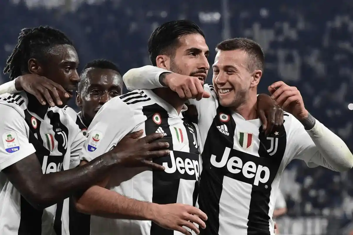 九游-西亚卡姆重要时刻晋级下一阶段，尤文图斯带队取胜！赛场气氛高涨的简单介绍-九游